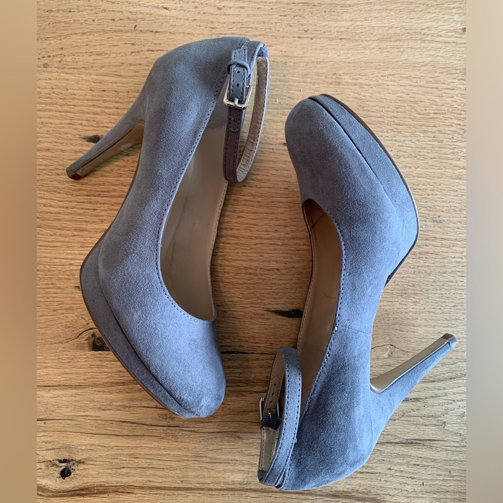 Unisa Ankle Strap Pump Suede Gray Heel Shoe Women’s 6‎ Preloved